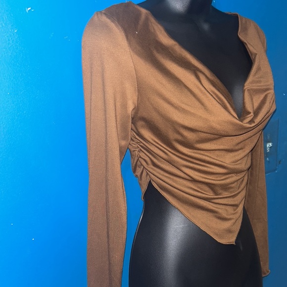 Drape Neck Ruched Side Hanky Hem Tee - Picture 3 of 6